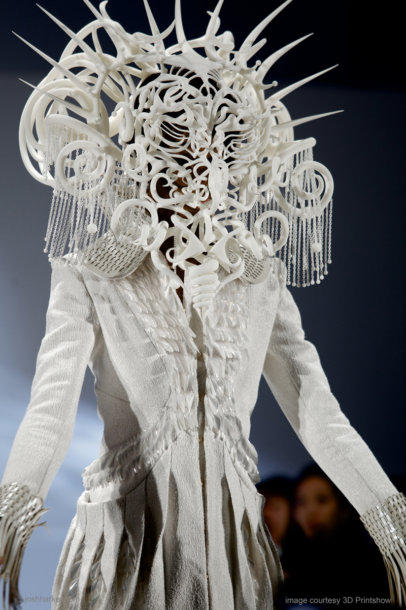 Illustration for article titled Whoa, This 3D-Printed Headdress Should Be The Next Predator